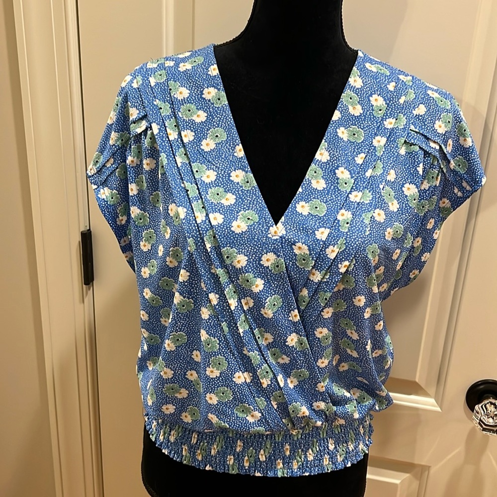 Neck cross over noise with wide band elastic hemline for blousing loose sleeve